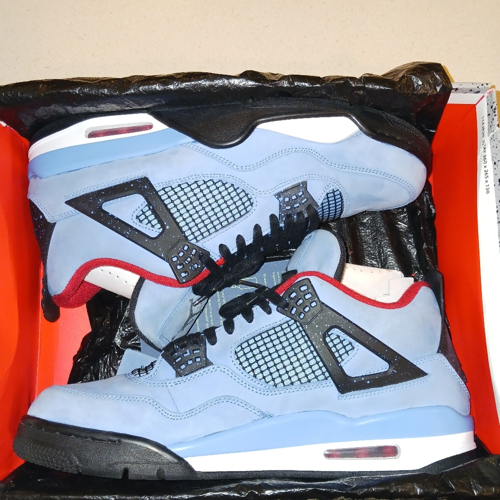 - Air Jordan Retro 4 x Travis Scott Cactus Jack
